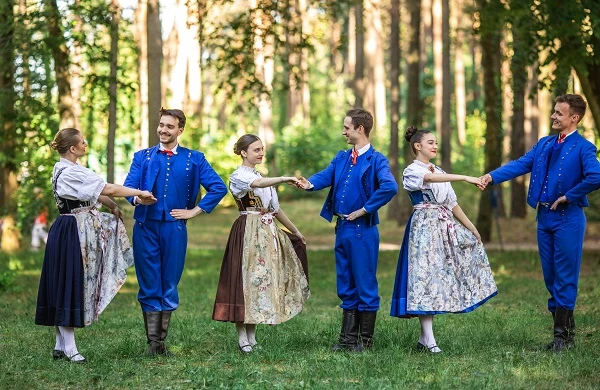 FOLKLOR W LUSTRZE – MŁODZIEŻOWA WYMIANA KULTURALNA NA POMORZU 2026
